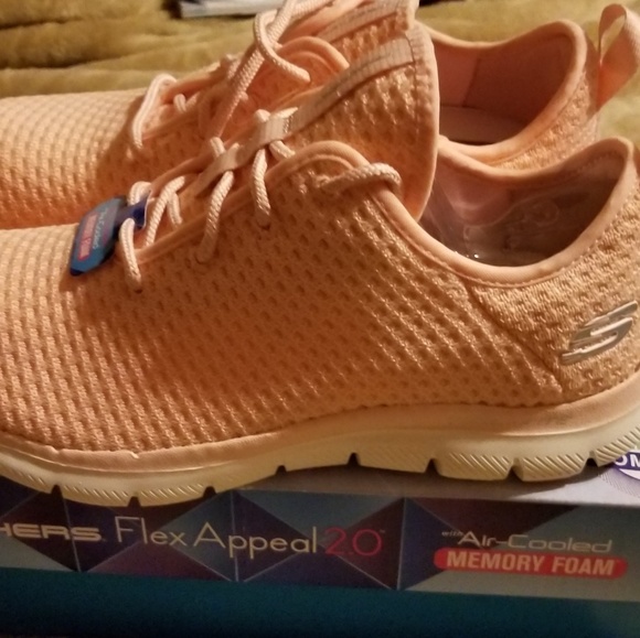 skechers foam tennis shoes